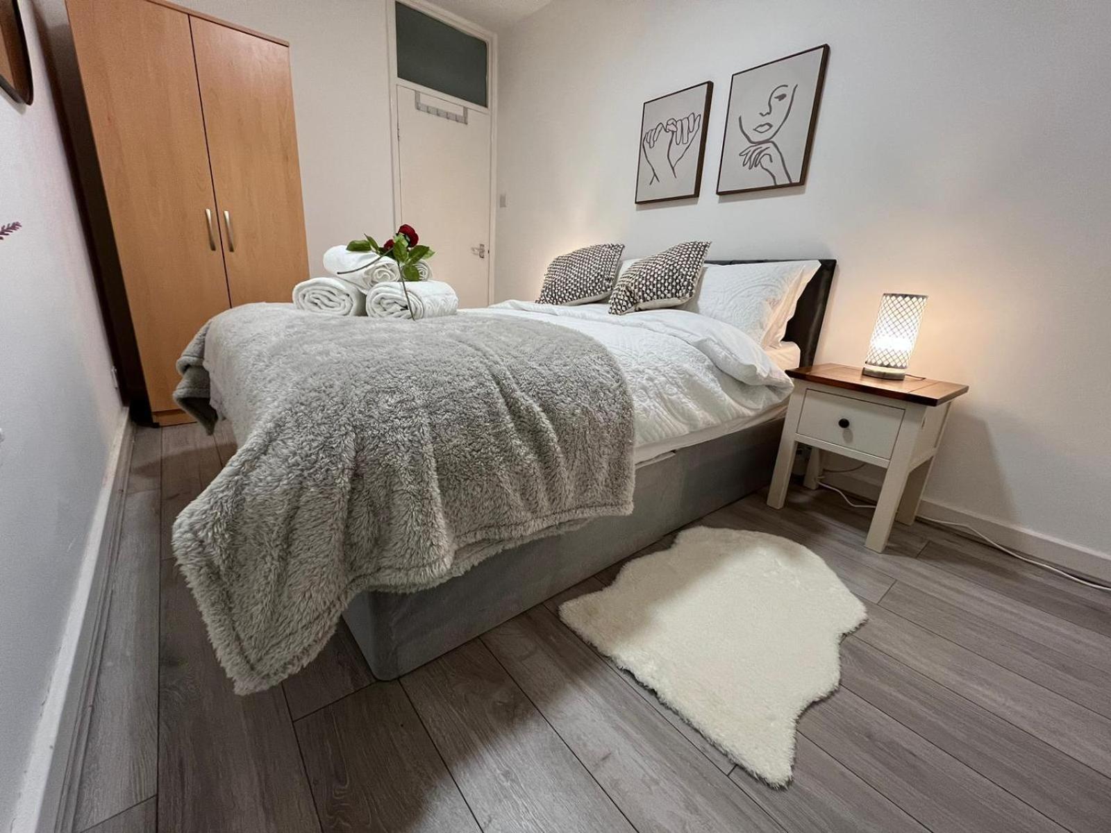 Appartamento Charm: Spacious 3-bed With Garden Oasis *