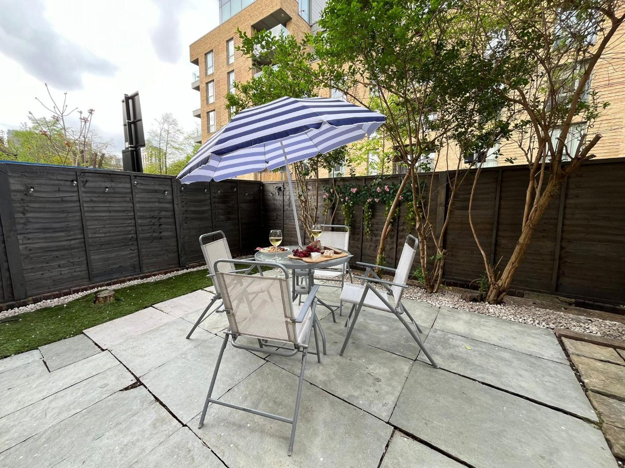 Charm: Spacious 3-bed With Garden Oasis Appartamento